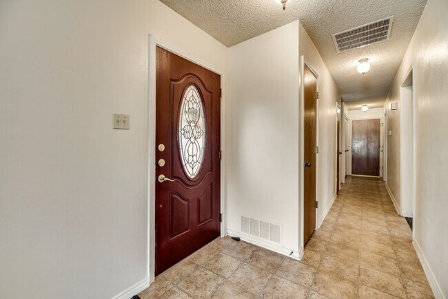 Building Photo - 2320 Garden Park Ct