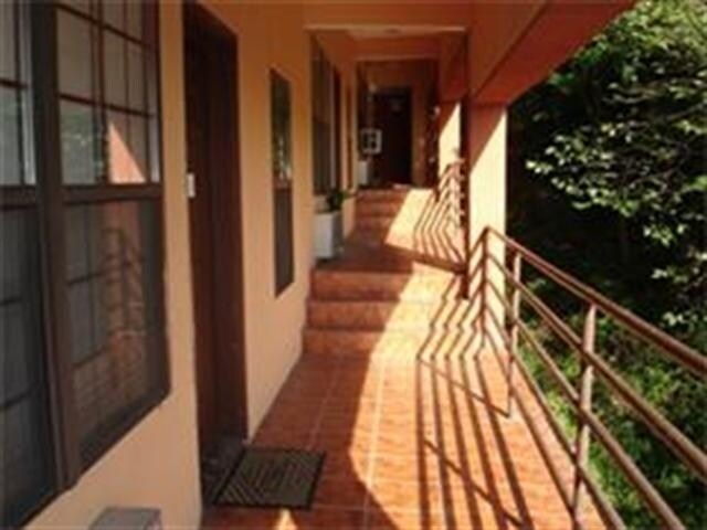 Foto del edificio - 589 Fairview Ave