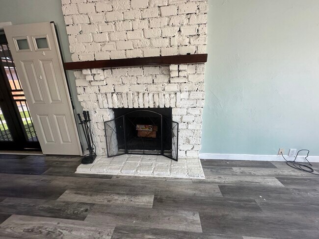 Building Photo - 9230 Pine Valley Dr