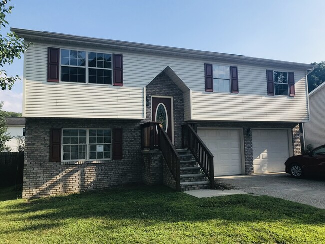 Building Photo - 3 Indian Trail