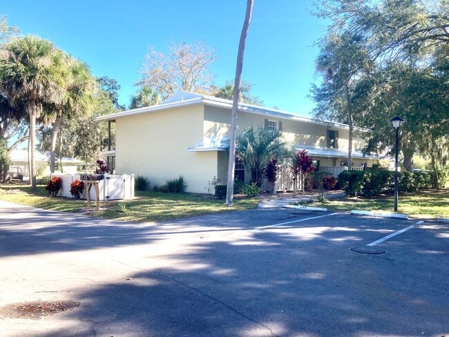 Building Photo - 2 bedroom, 2.5 bath condo in "The Islands"