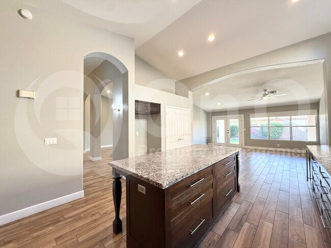 Foto del edificio - 444 E Baylor Ln