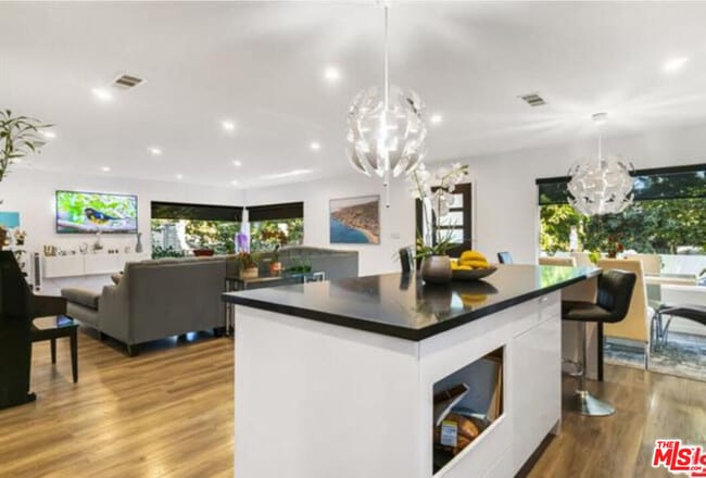 Foto del edificio - 10915 Ayres Ave