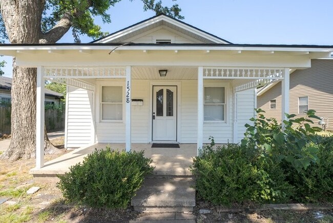 Foto del edificio - 1528 N Beard Ave