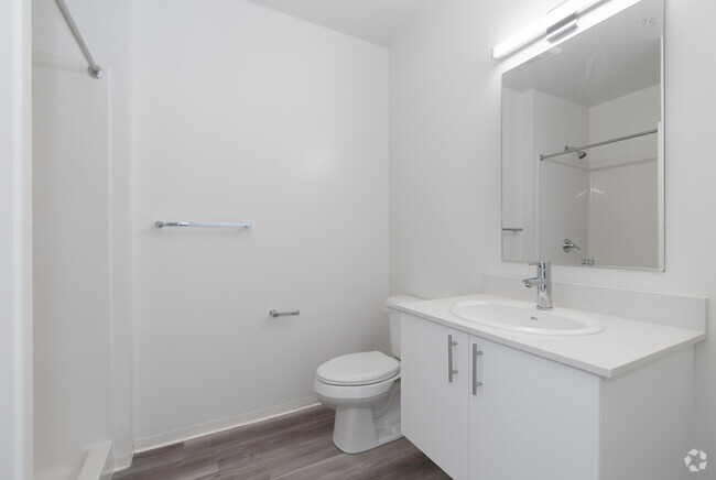 0BR, 1BA - 330SF Studio Bathroom - Koz on Interstate