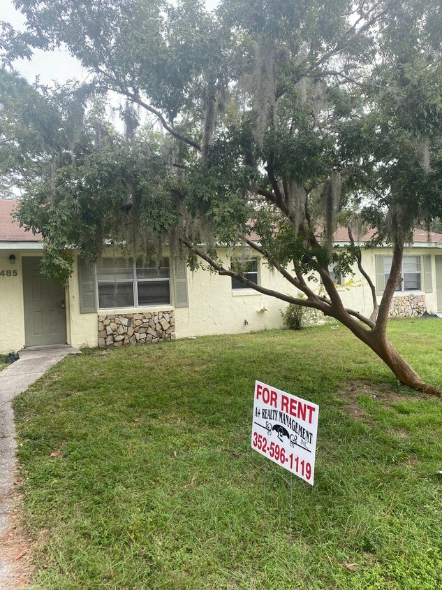 Primary Photo - Adorable 2 bedroom 2 bathroom Duplex!