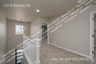 Building Photo - 535 BUNYAN Dr