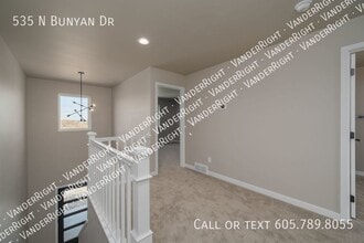 Building Photo - 535 BUNYAN Dr