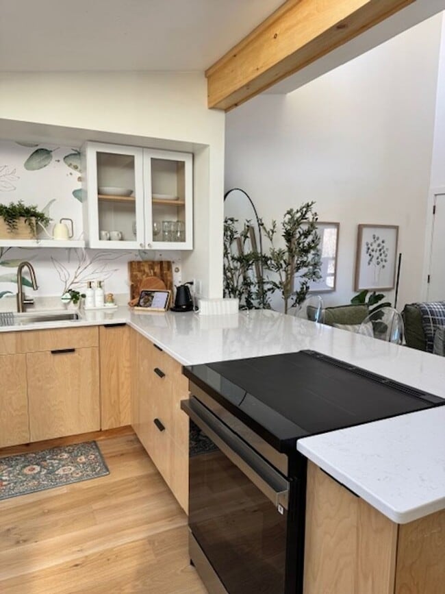 Building Photo - Charming 3BR Townhome in South Woodstock