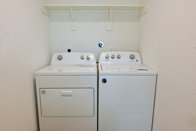 Foto del edificio - 12302 Rock Basin Dr