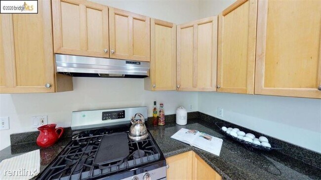 Building Photo - 3 br, 1 bath Townhome - 50 Moeller St
