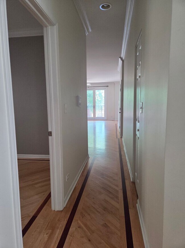 Foto del edificio - 2647 W Haddon Ave