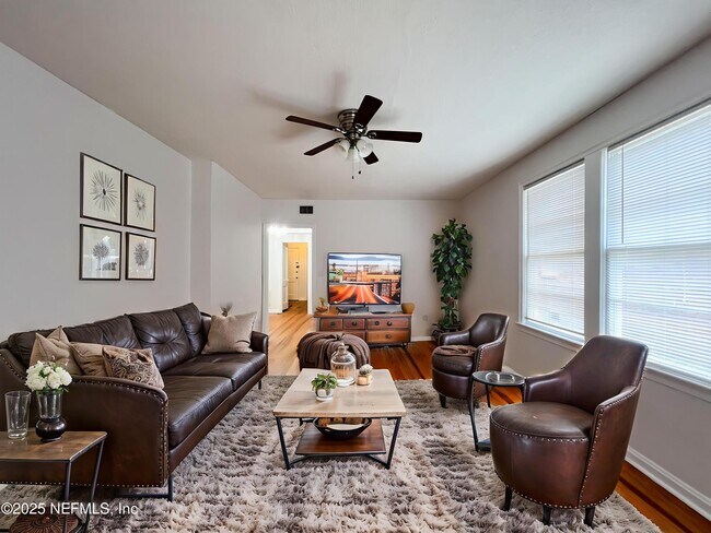 Foto del edificio - 2575 Myra St