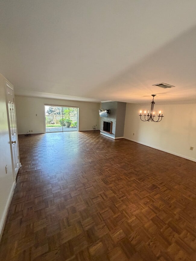 Building Photo - 3636 Taliluna Ave