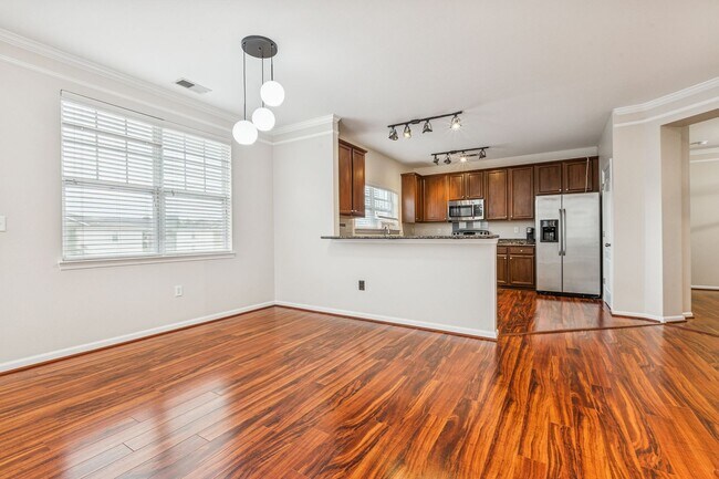 Foto del edificio - Riverside  Condo-RARE-Ready Now