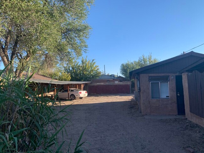 Building Photo - 2406 Dora Ave NW