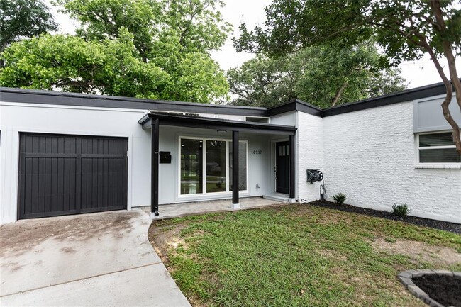 Building Photo - 10937 Greenwillow St