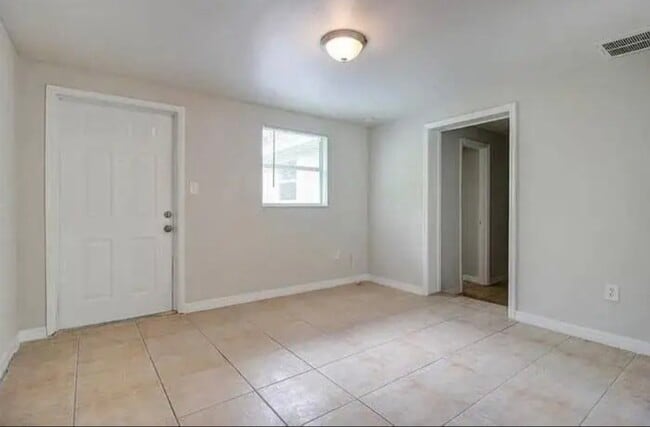 Building Photo - 9311 Loras St