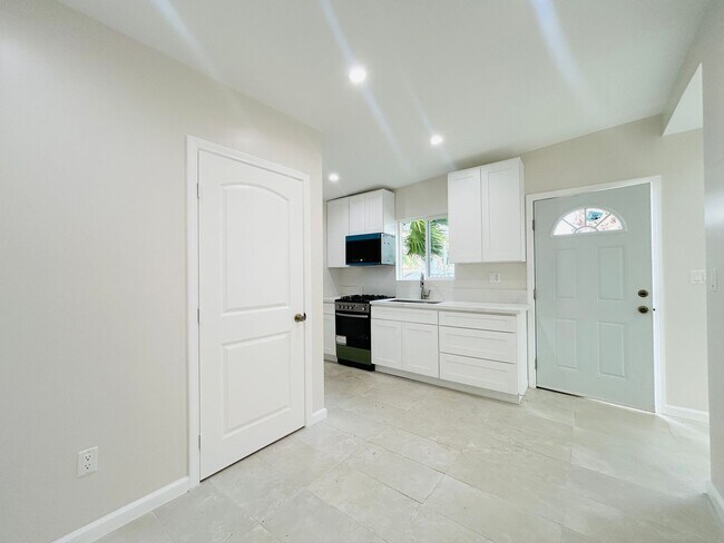 Building Photo - Sylvan Apartments