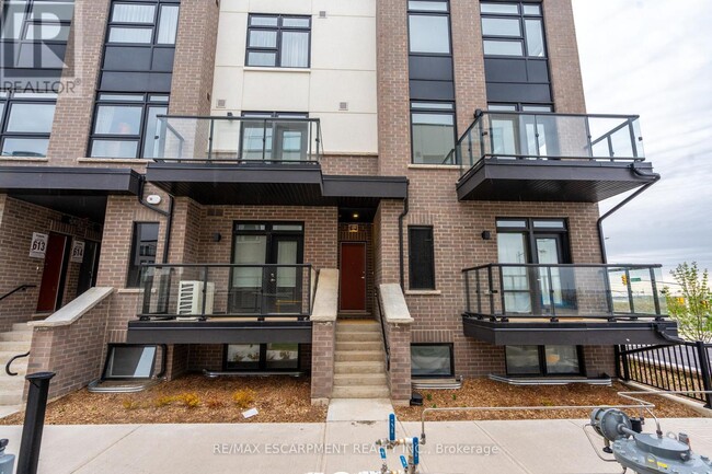 Building Photo - 1585-1585 Rose Way