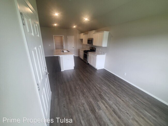 Building Photo - 4 br, 2 bath House - 1002 W. Odessa Rd.