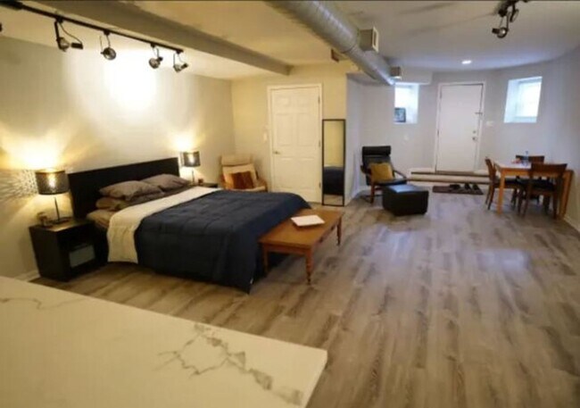 Foto del edificio - Beautiful Large Studio in the Heart of Wicker Park