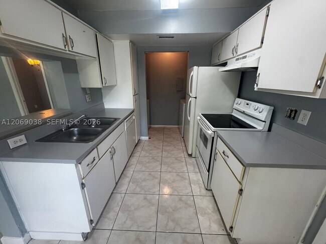 Foto del edificio - 8793 NW 39th St