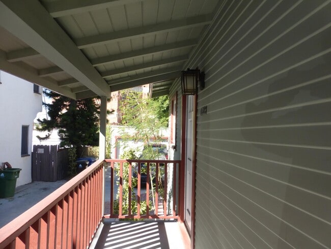 Fornt porch - 1533 Maltman Ave