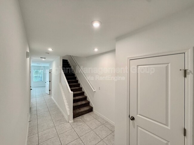 Building Photo - 1622 Fan Palm Dr