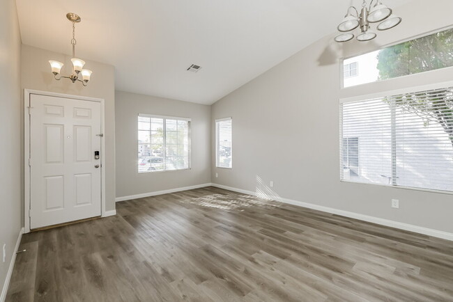 Building Photo - 725 Arrowhead Trail