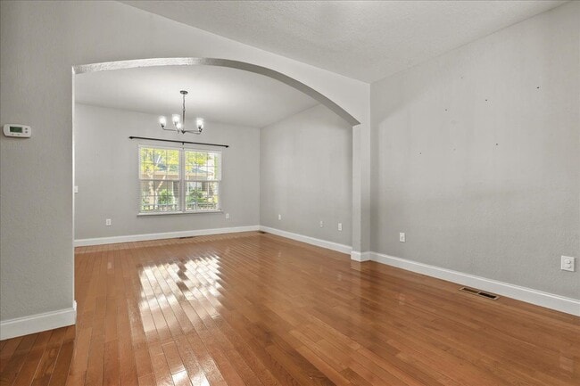 Building Photo - 410 Ashbury Cir