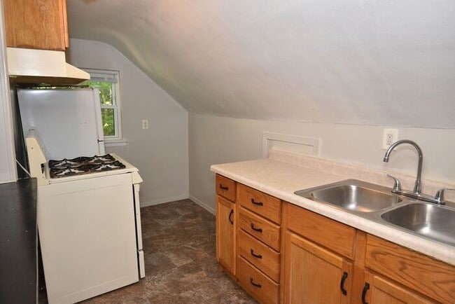 Building Photo - South Side 3rd Floor Apartment for Rent