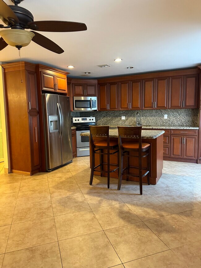 Foto del edificio - 250 180th Dr