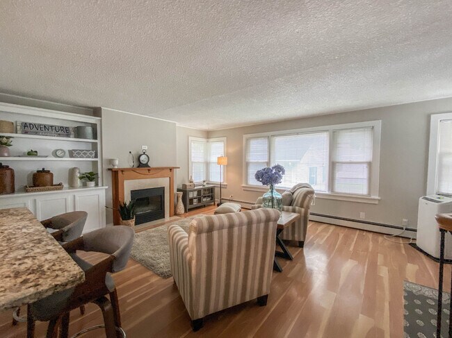 Foto del edificio - 560 S Webster St