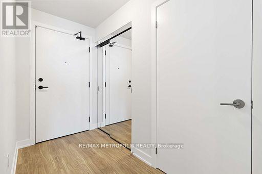 Photo du bâtiment - 430 Square One Dr