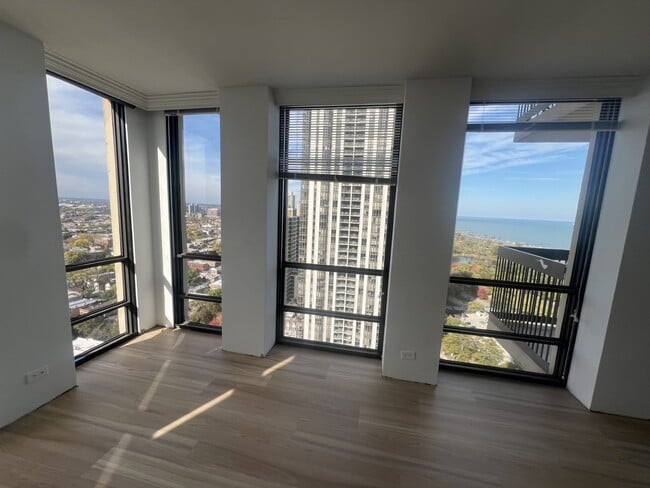 Building Photo - 1660 N La Salle Dr