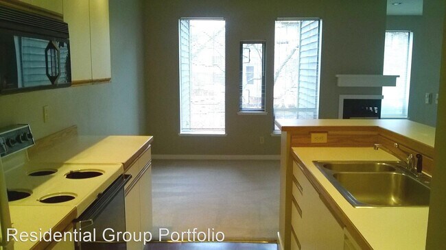 Foto del edificio - 2 br, 2 bath House - 600 MALDEN AVE E #202