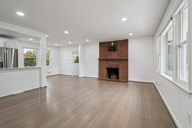Building Photo - 6100 Johnson Ave
