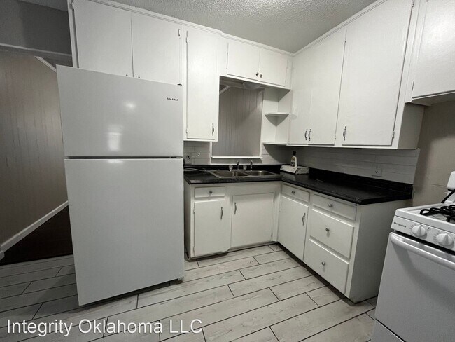 Building Photo - 3 br, 2 bath House - 112 W. Myrtle Dr. #1