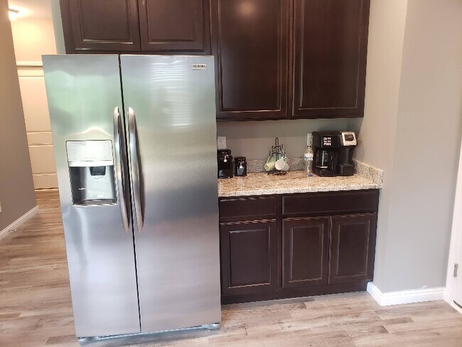 Building Photo - 1208 Gemstone Pointe Dr
