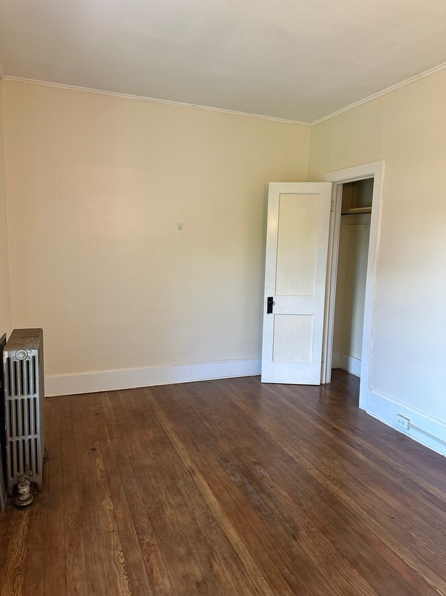 Building Photo - 188 W 2nd St