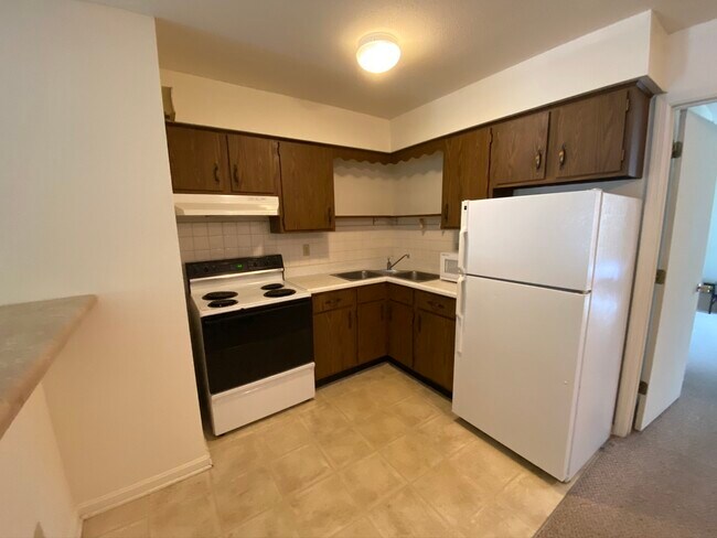 Building Photo - 307 Birch Street, Unit 06
