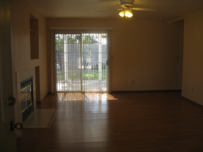 Family Room - 6301 Elkhorn Manor Dr