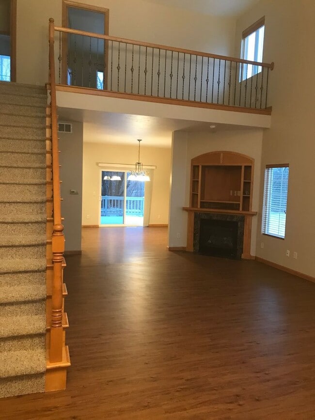 Building Photo - 2100 River Point Ct