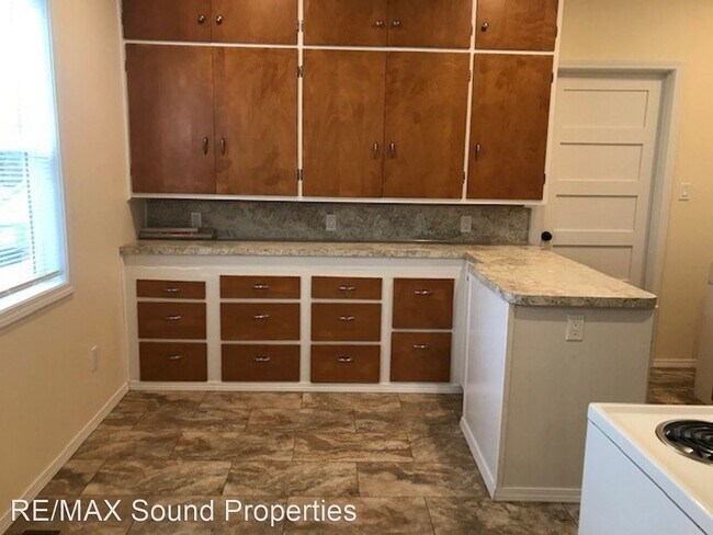 Building Photo - 3 br, 1.5 bath House - 5434 South L St