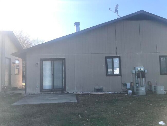 Foto del edificio - 19 Twin Oaks Dr