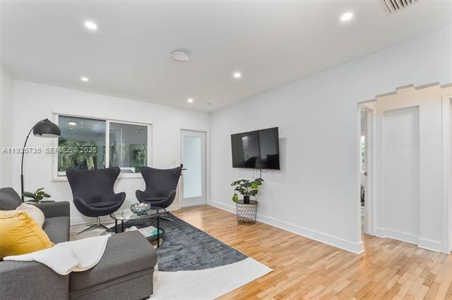 Foto del edificio - 260 NE 46th St