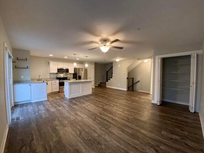 Foto del edificio - 205 Red Oak Ct