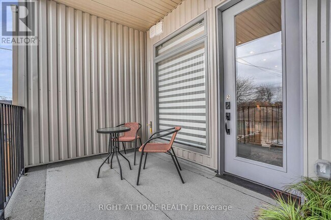 Photo du bâtiment - 1169 Davenport Rd
