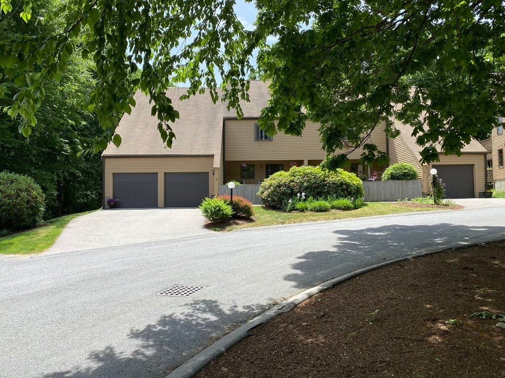 10 Clarendon Cmn, Franklin, MA 02038 Townhome Rentals in Franklin MA